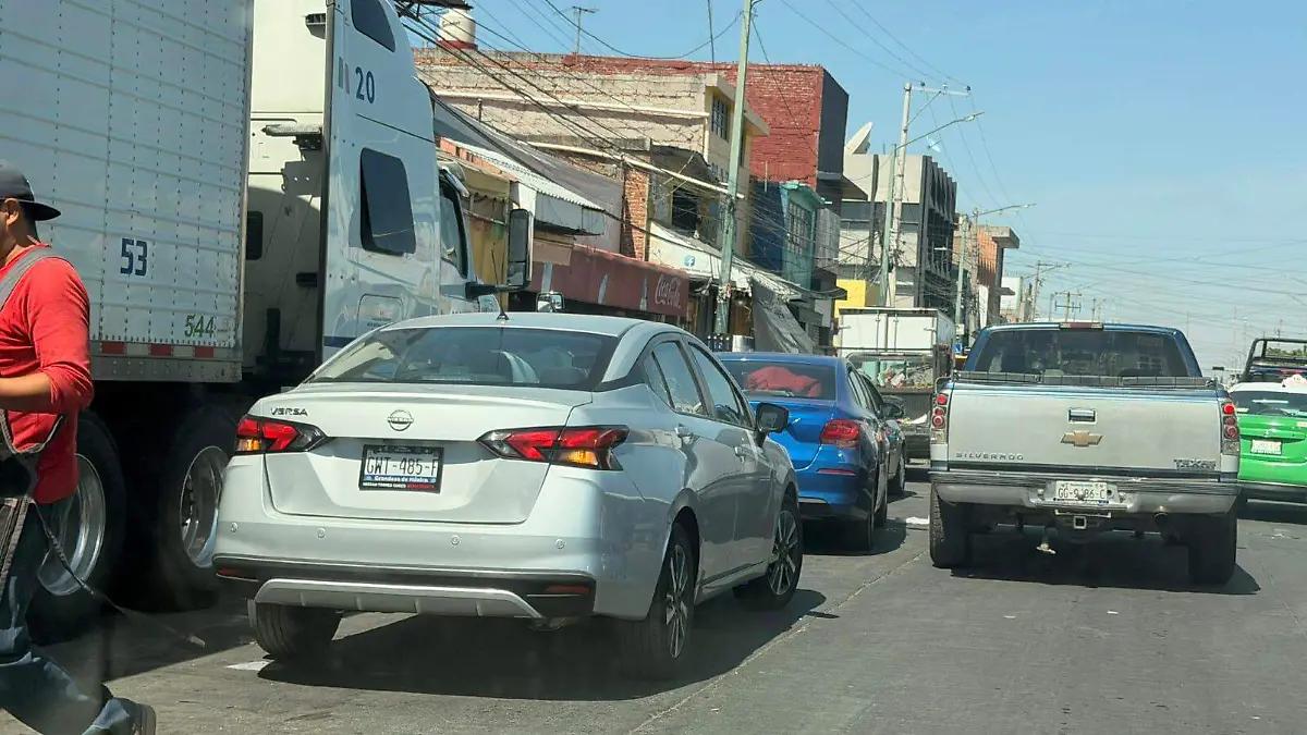 Grandes cuellos de botella sobre Antonio Plaza.