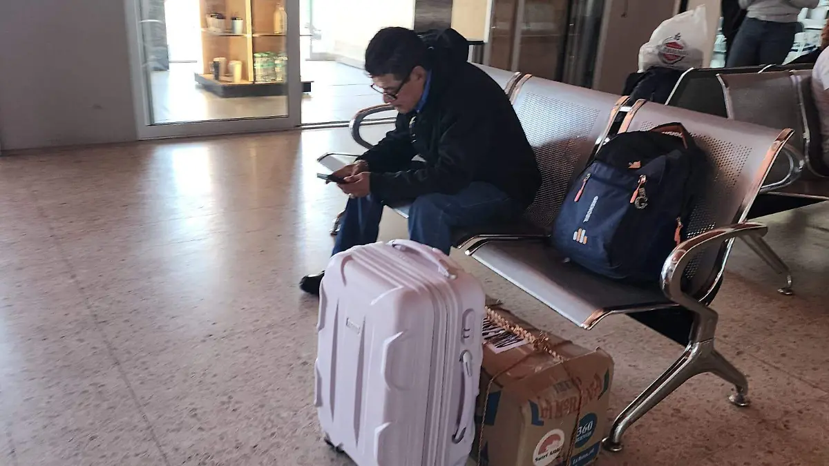 Pasajeros se quedan sin viajar. 
