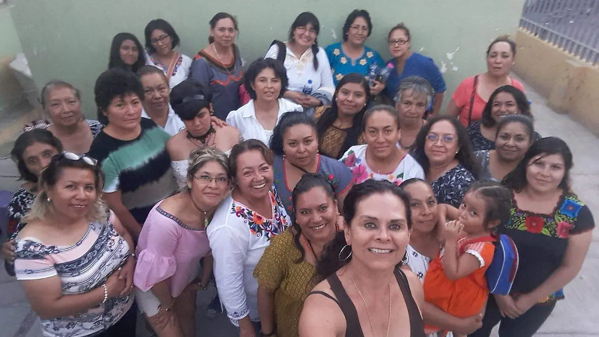 Las mujeres que integran este colectivo comparten sus experiencias e ideales. 