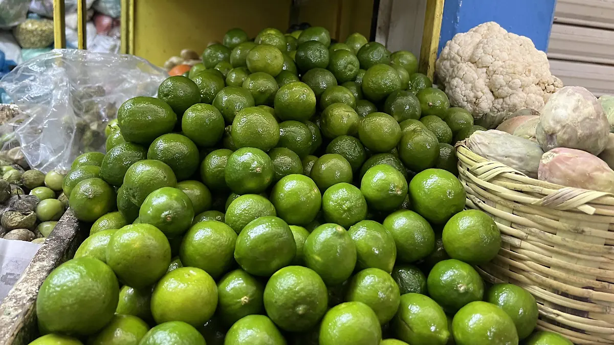 Comerciantes del Mercado Hidalgo reportan una disminución en las ventas debido a que algunos clientes han dejado de acudir al lugar