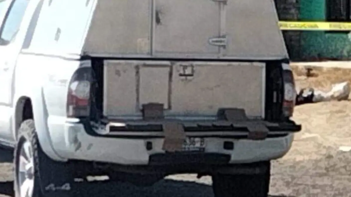 El cadáver de una persona fue localizado emplayado en la carretera Apaseo el Grande-Apaseo el Alto