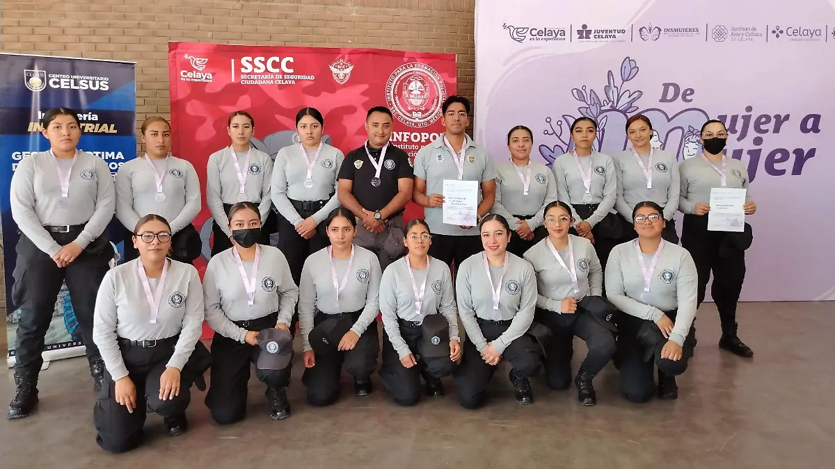 Personal del Instituto de Formación Policial INFOPOL dieron el taller de defensa personal.