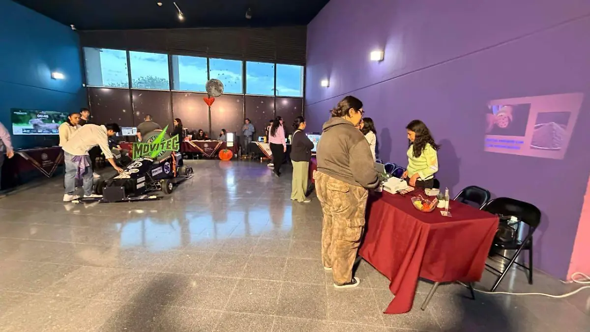 Mujeres estudiantes del ITC presentaron varios proyectos.