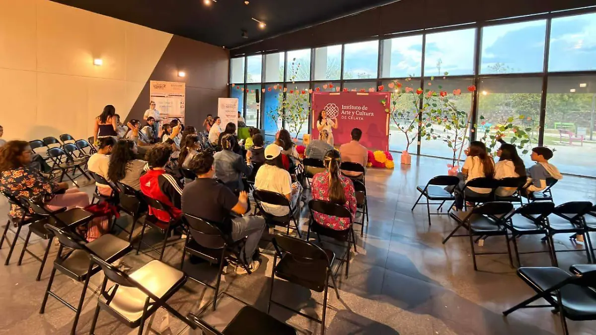 Varias decenas de mujeres participaron.