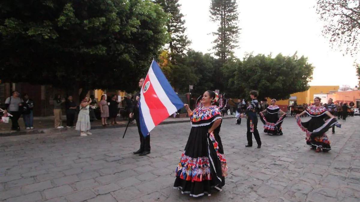 Desfile bicentenario SMA2