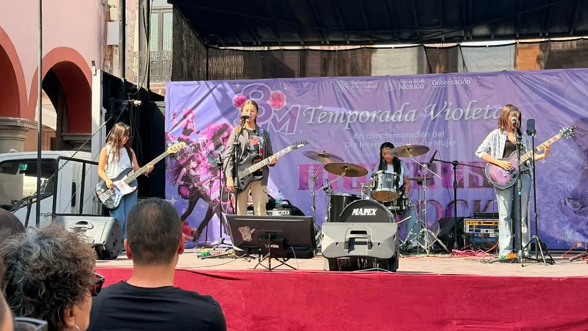 Niñas de entre 14 y 16 años forman parte de Metal Heart. 