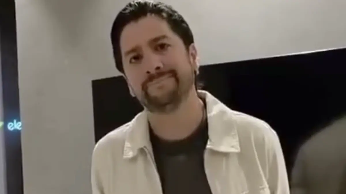 Rafael Andrade informó en redes sociales que él, su madre y su hermano permanecen resguardados en un hotel en Dubái.