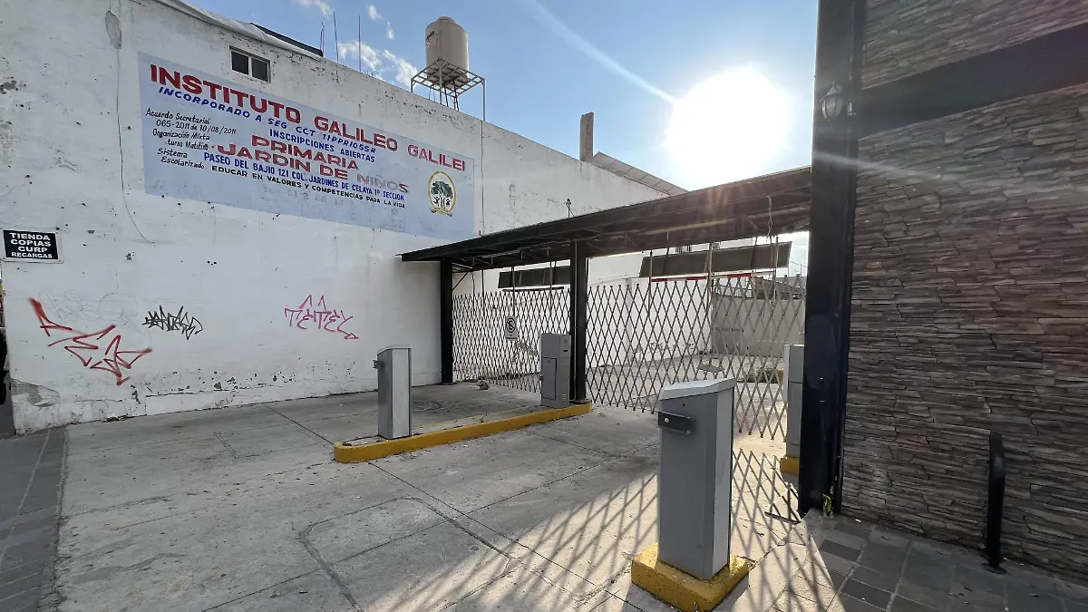 El estacionamiento subterráneo del Parque Morelos en Celaya permanece cerrado desde hace más de un año debido a fallas estructurales detectadas en la obra