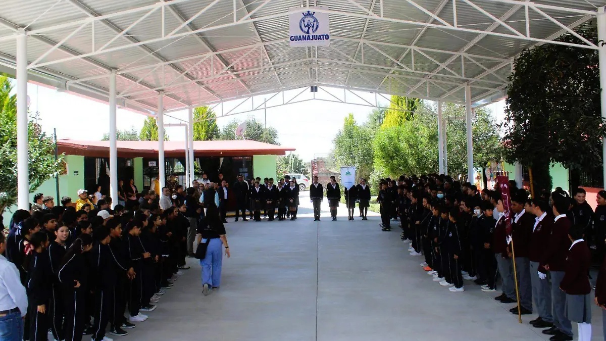 Los techados permiten que estudiantes realicen actividades cívicas, deportivas y culturales con mayor protección ante el sol y la lluvia
