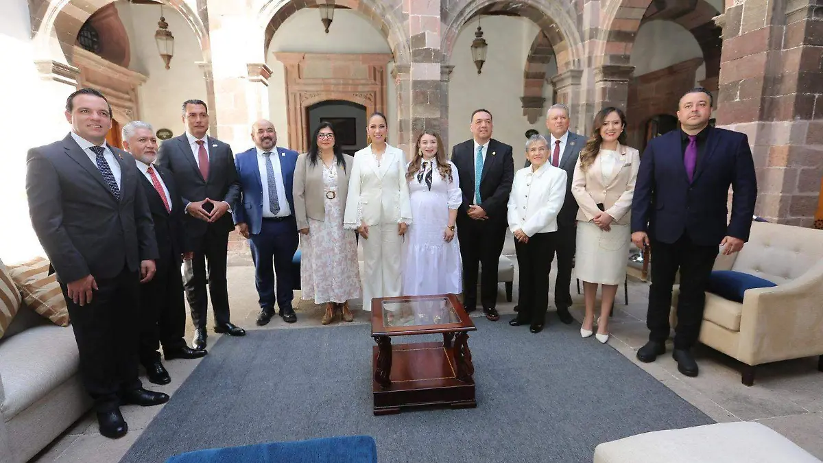 En-la-ceremonia-estuvieron-personalidades-políticas 