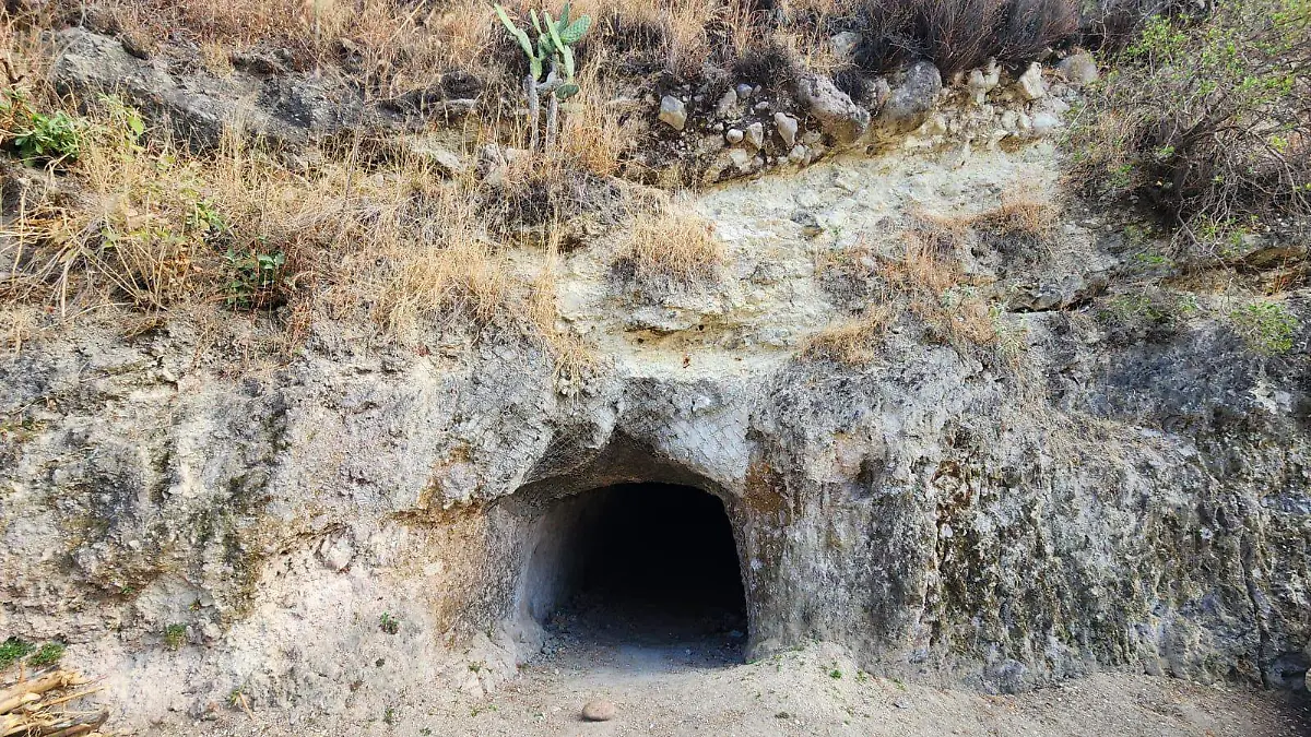 Existe una cueva envuelta en relatos religiosos y vestigios históricos. 