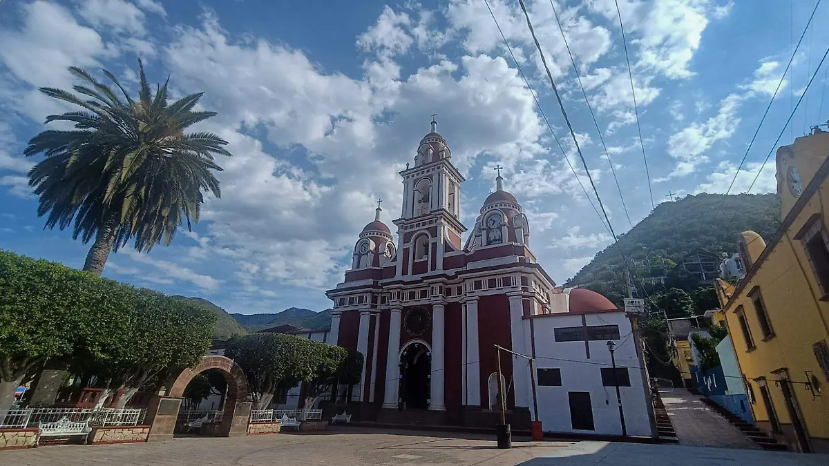 La parroquia de San Francisco de Asís, símbolo histórico y espiritual en el corazón de Xichú.