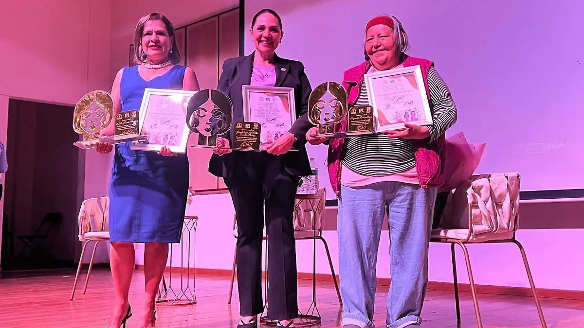 Estuvieron presentes Guadalupe del Pilar Fuentes Cortez, Lourdes Frausto Martínez y Margarita Ramos López.