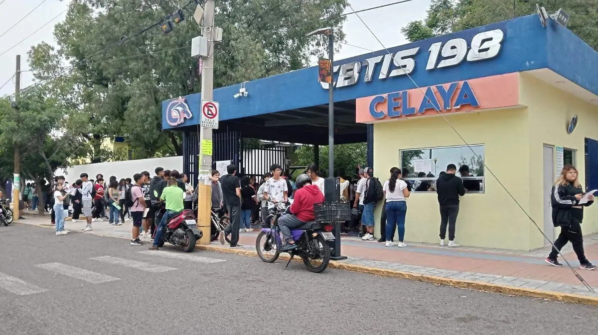 Un promedio de 600 aspirantes queda fuera, y por la gran demanda, se hizo la solicitud para la construcción de tres aulas