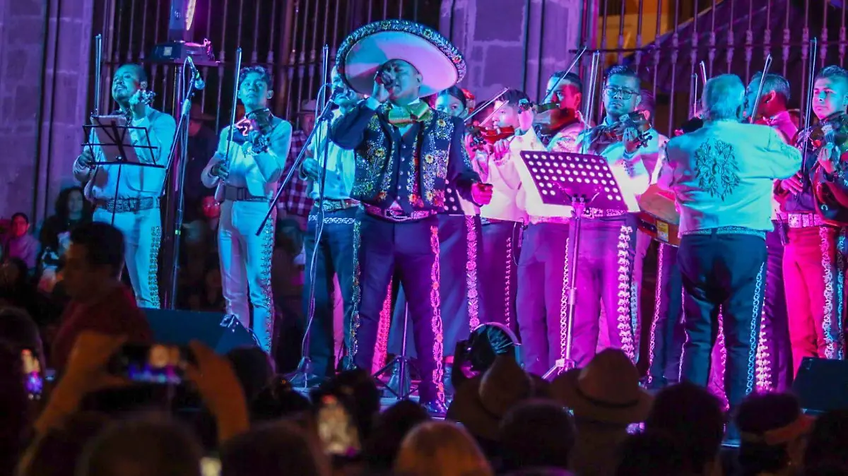 Mariachis-hacen-show