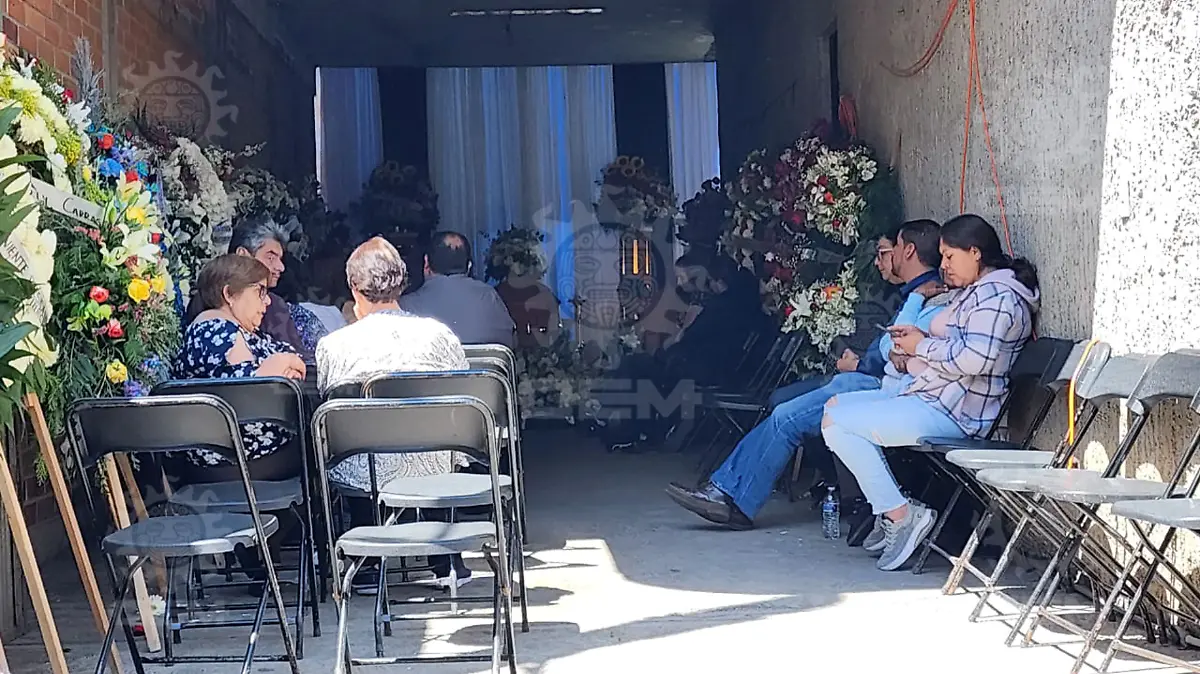 El cuerpo de Eduardo Olvera es velado en Jerécuaro