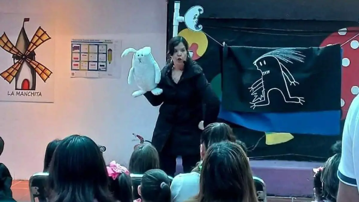 Además de contar cuentos, Blanca también imparte talleres de narración oral en su mayoría dirigidos para los niños.