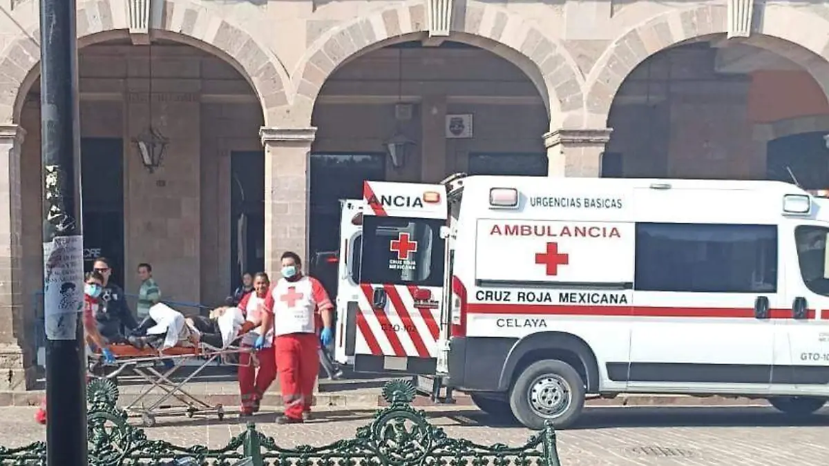 El hombre de nacionalidad estadounidense en situación de calle fue trasladado el sábado a recibir atención médica.