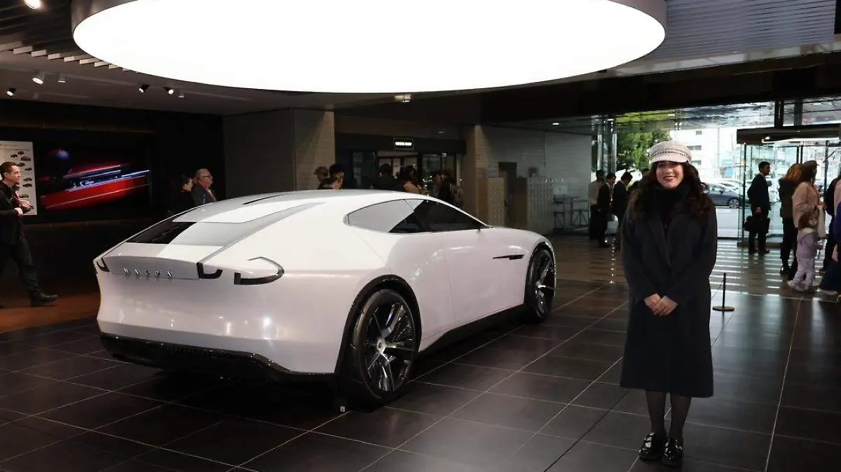 Heira Georgina Valdez Bocanegra en Mazda Headquarters en Hiroshima.