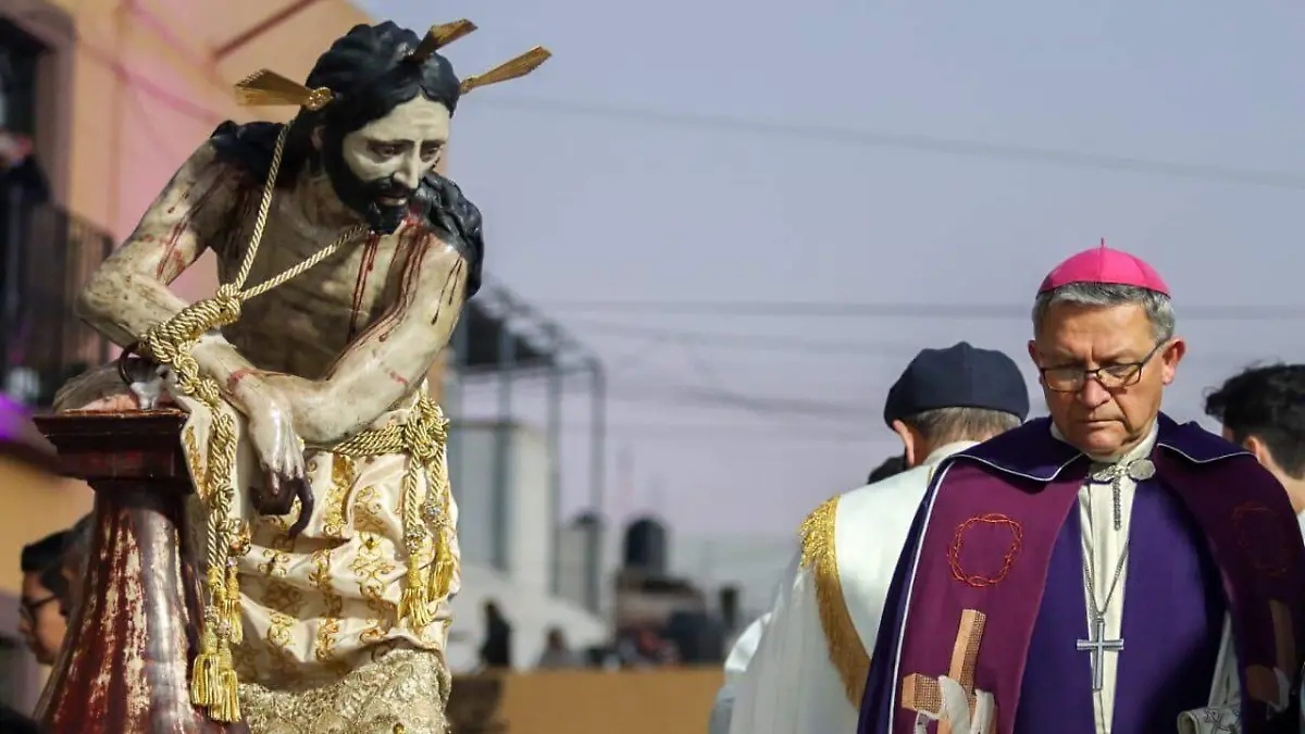 El obispo Victor Alejandro dijo que hoy más que nunca es necesario recordar que la verdadera paz no puede existir sin la presencia de Dios.