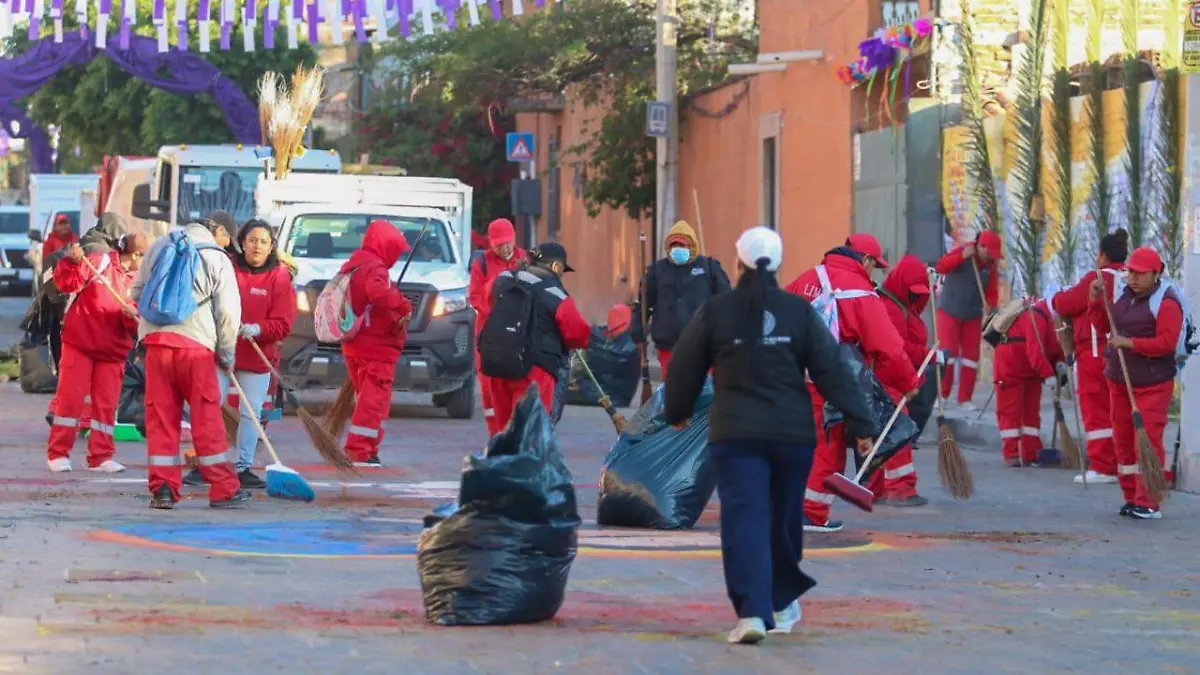 Personal de Servicios Públicos realizó labores de limpieza tras la concentración masiva de asistentes.