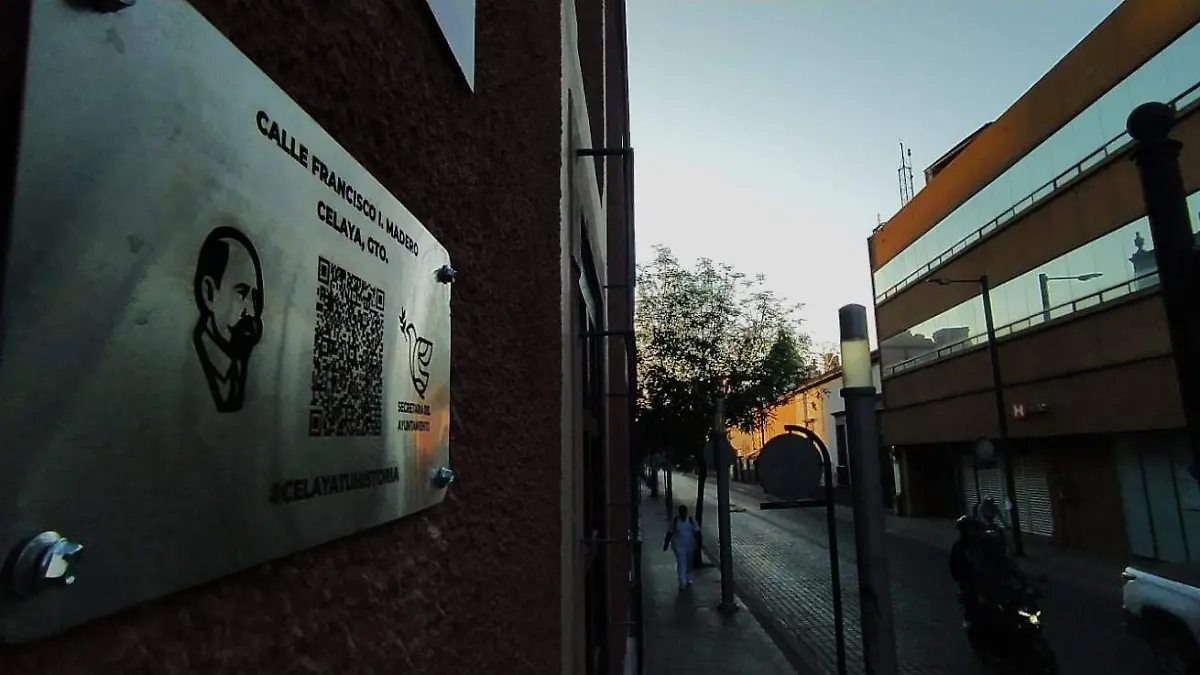 Pueden consultar la historia de la calle Francisco I. Madero a través del QR.