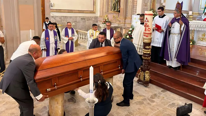 La velación se llevó a cabo en la catedral de Celaya.