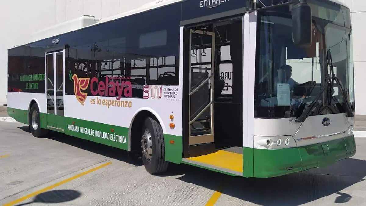 CAMIONES DEL NUEVO SISTEMA DE TRANSPORTE  (3)