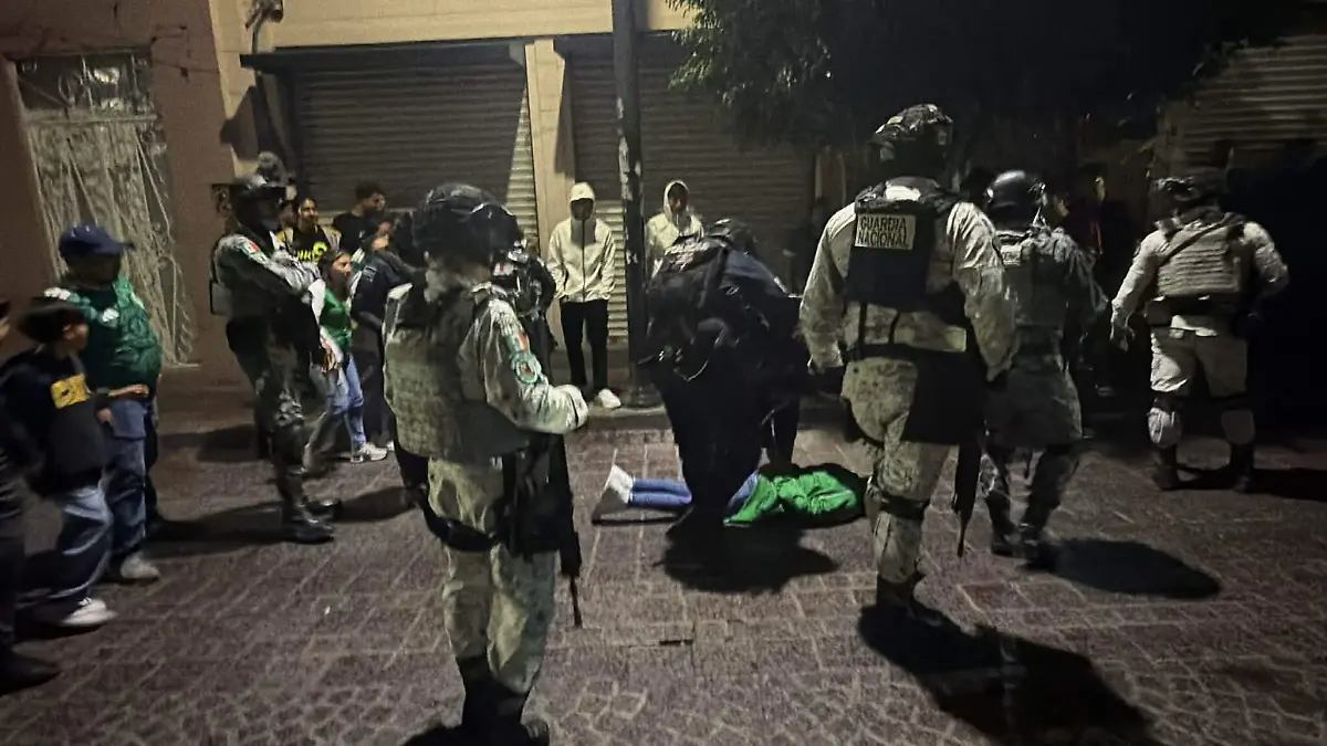 SOLO LO RETIRARON  (2)