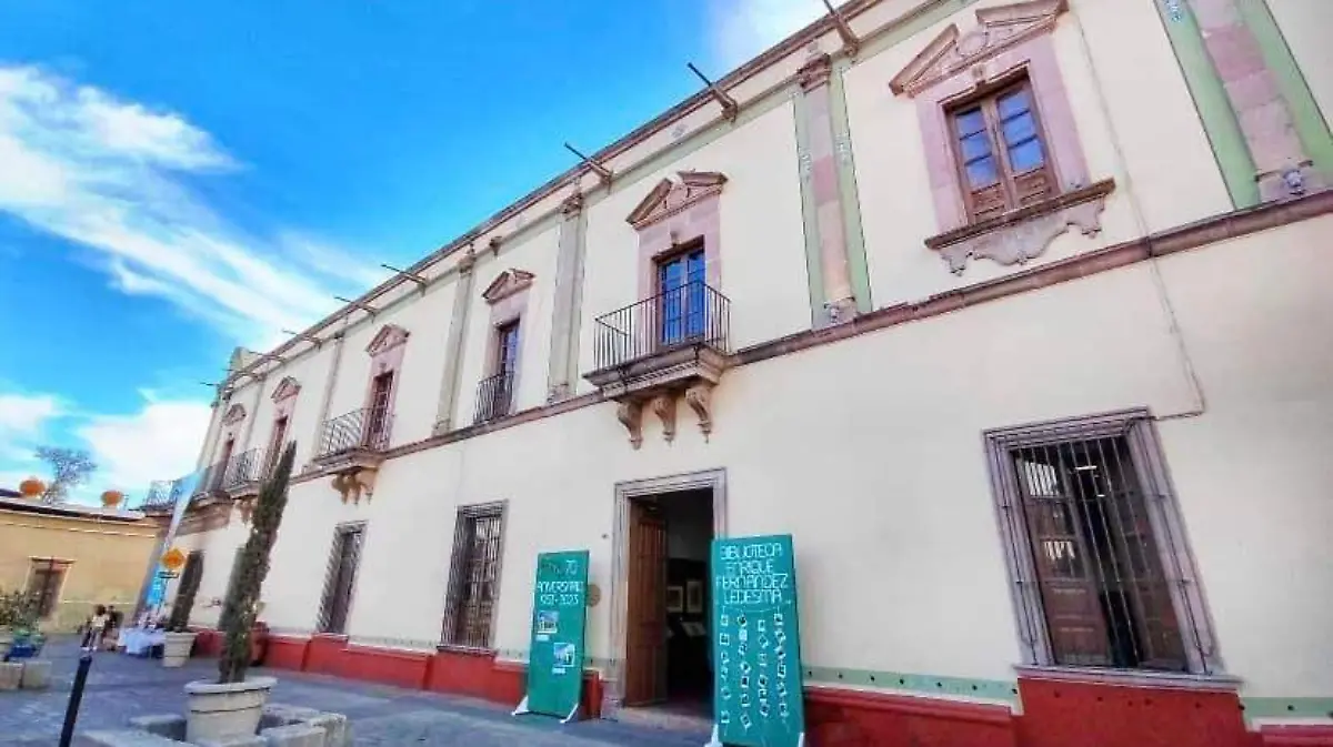Biblioteca Fernández Ledesma