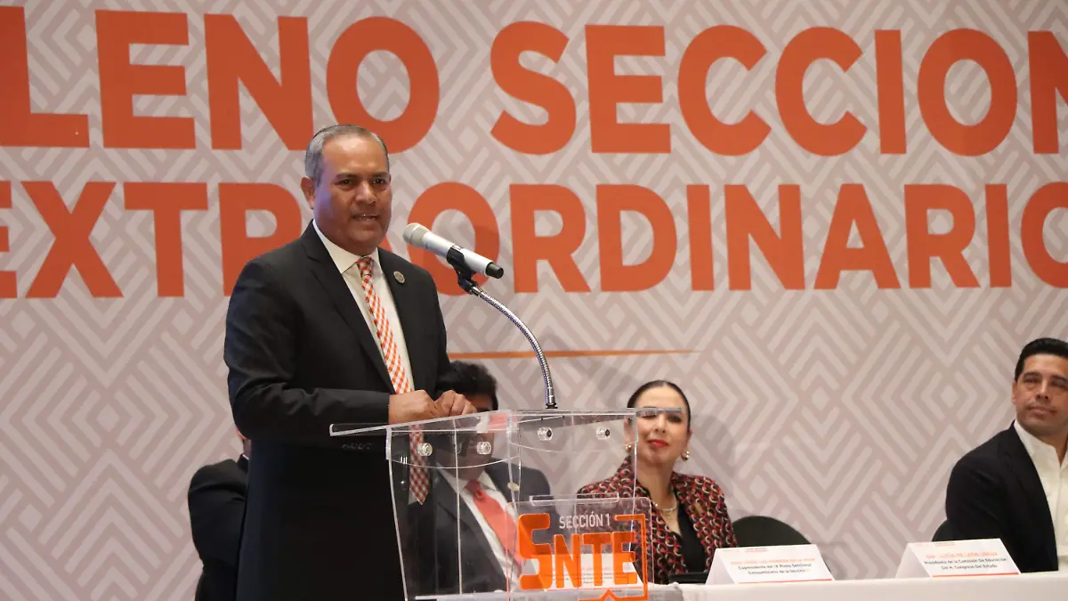 Ramón García Alvizo, secretario general del SNTE