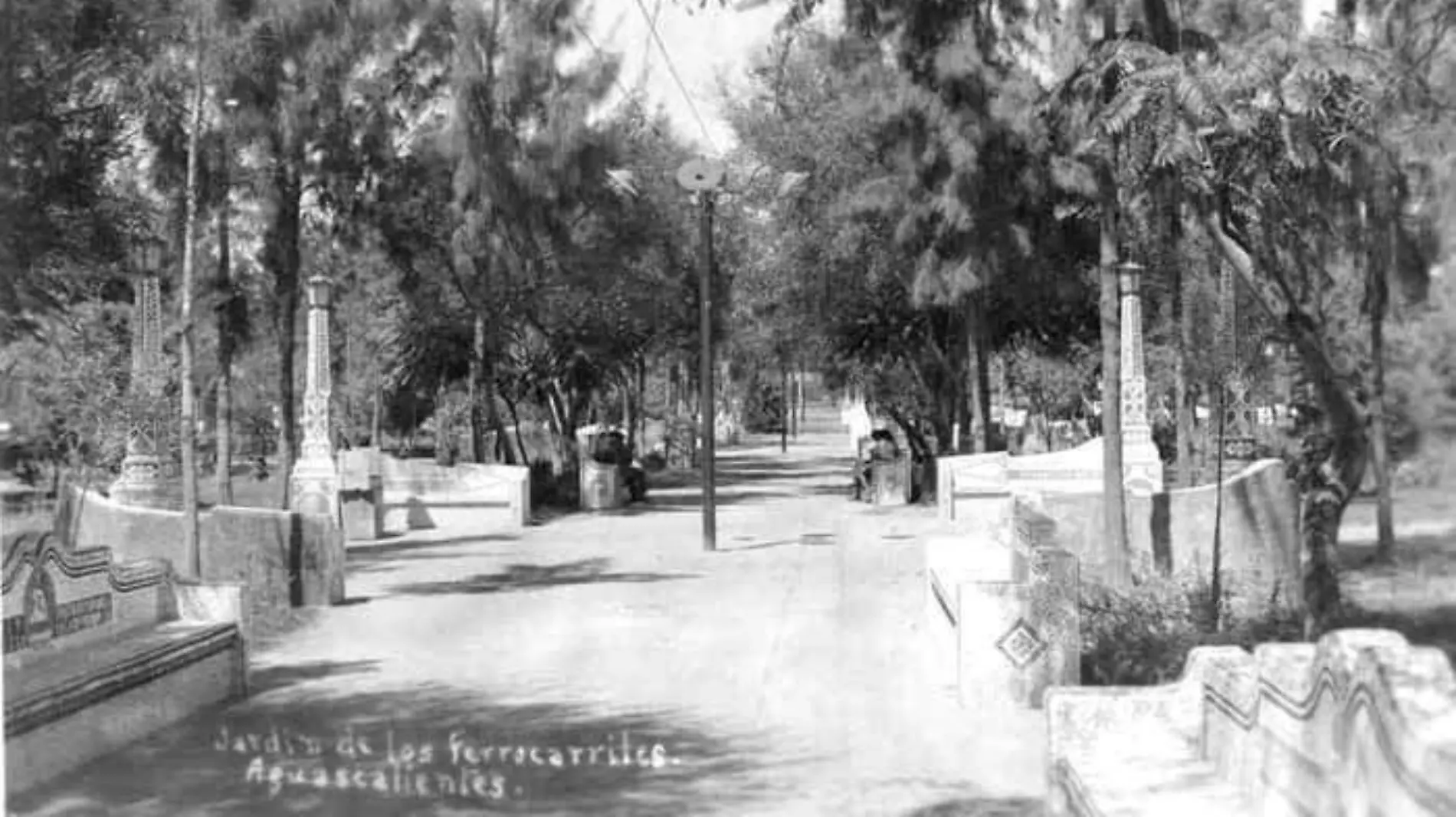 Jardín de la Estación-Tres Centurias