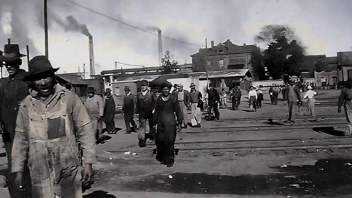 Tres Centurias-Historia-Ferrocarril