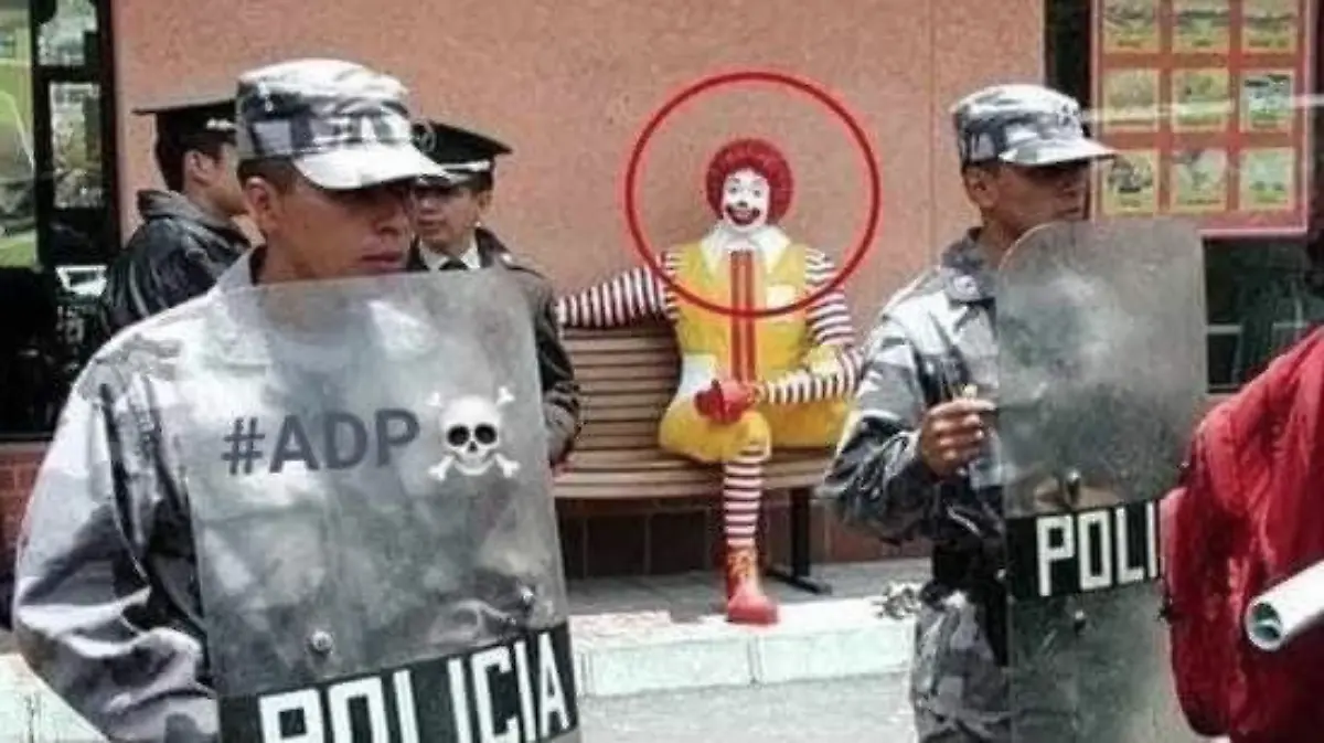 Payaso de McDonald's se mueve solo