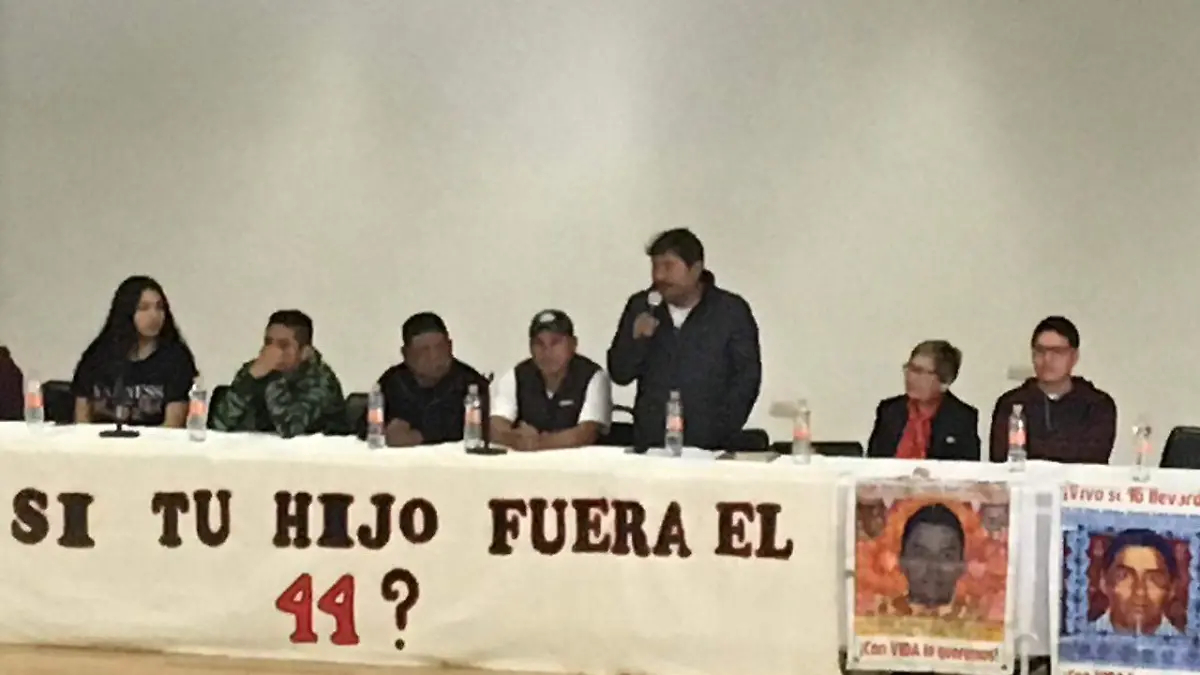 Padres de los estudiantes de Ayotzinapa