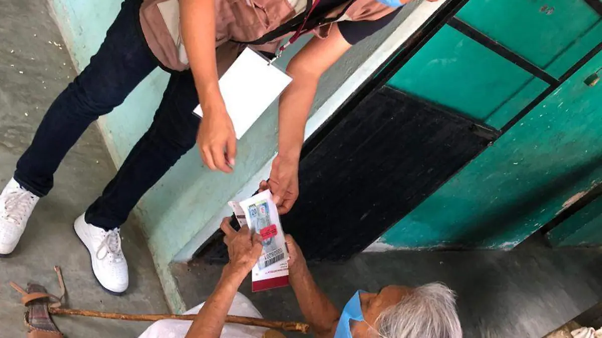 Entrega de apoyos 65 y más 2