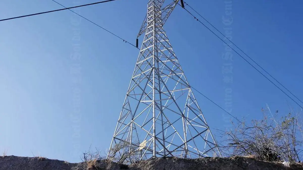 Torre de alta tensión de electricidad