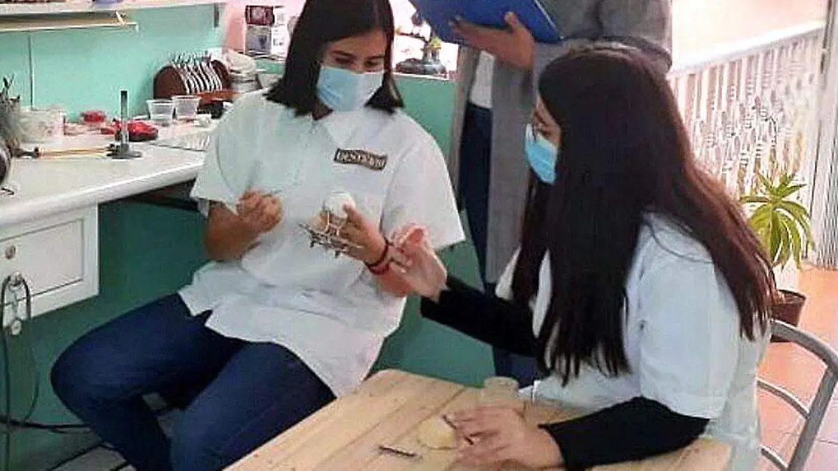 Estudiantes ITA proyecto DENTS’ANI