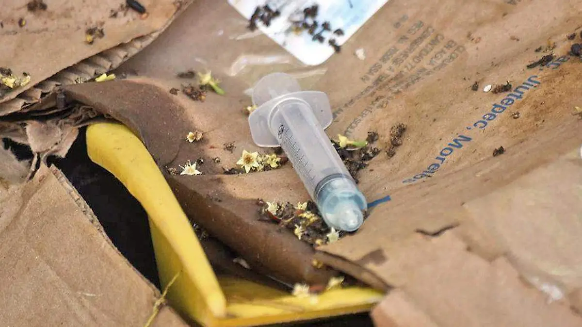 jeringa en la basura