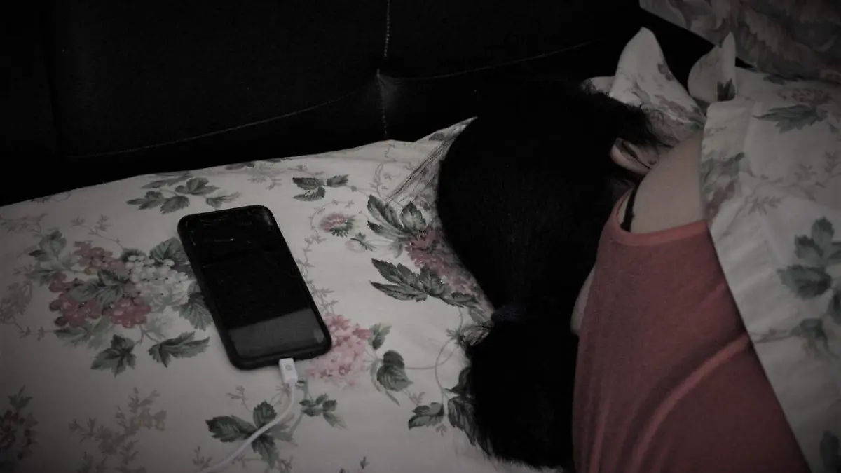 Dormir con el celular 2