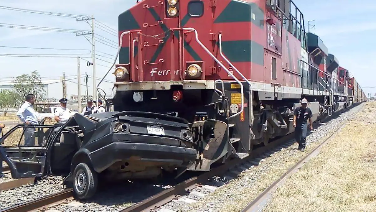 Tren choca vehículo 1