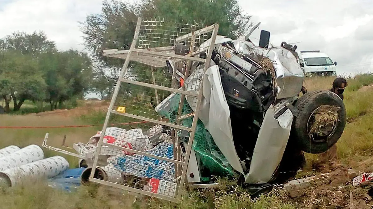 volcadura camioneta 2