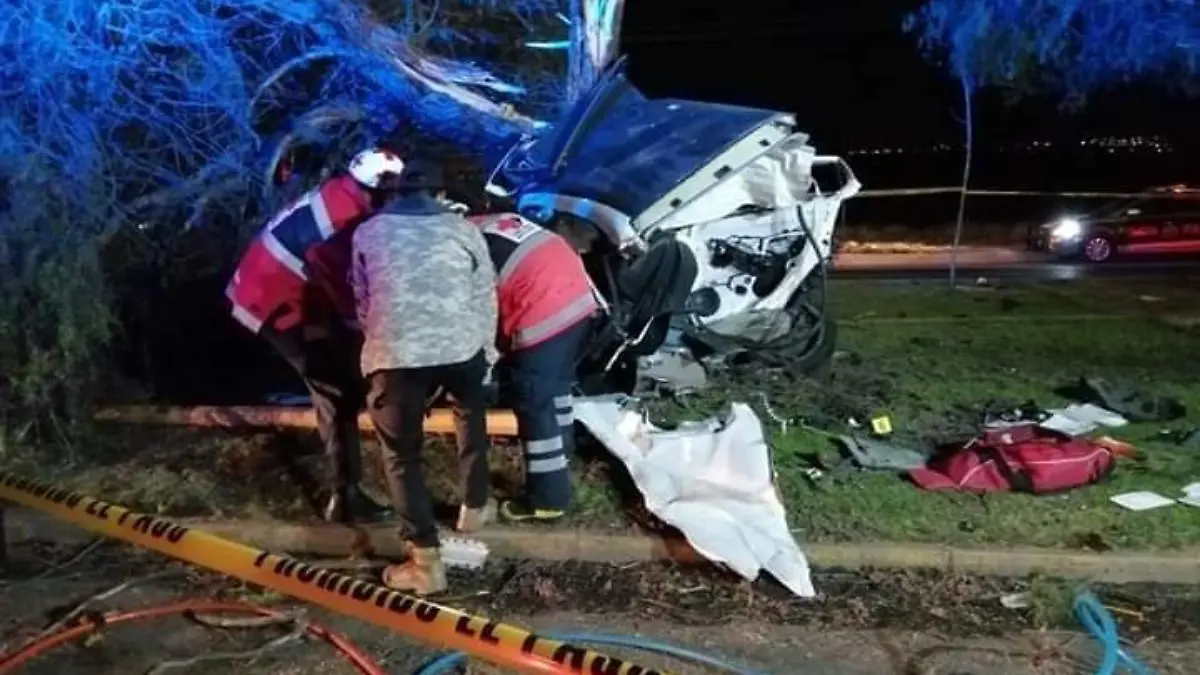 Paramédicos ayudando 