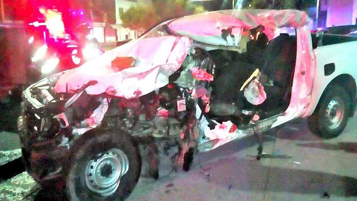 camioneta destrozada