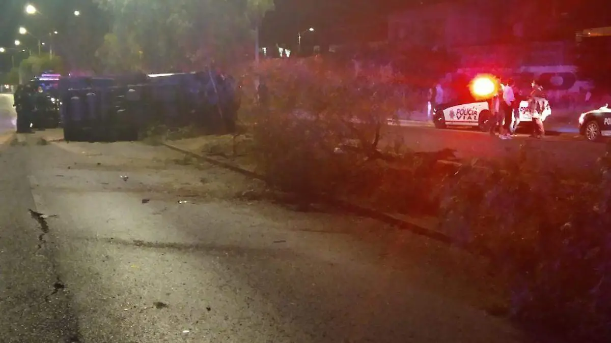 Volcadura de camioneta 4