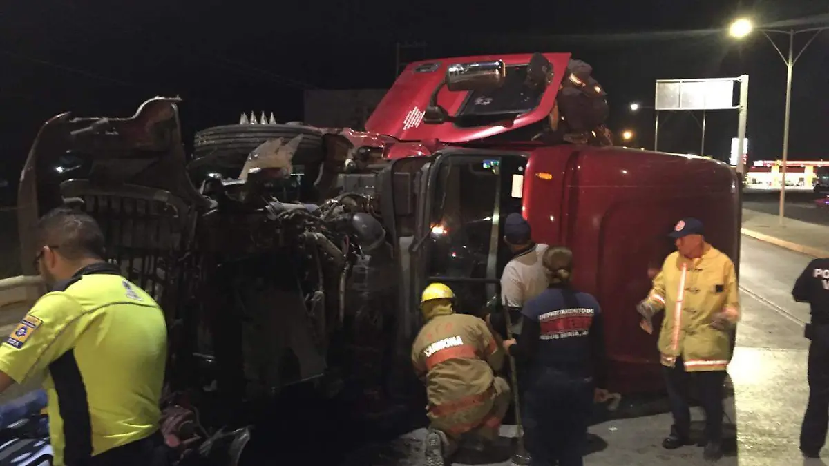 Volcadura tráiler 2