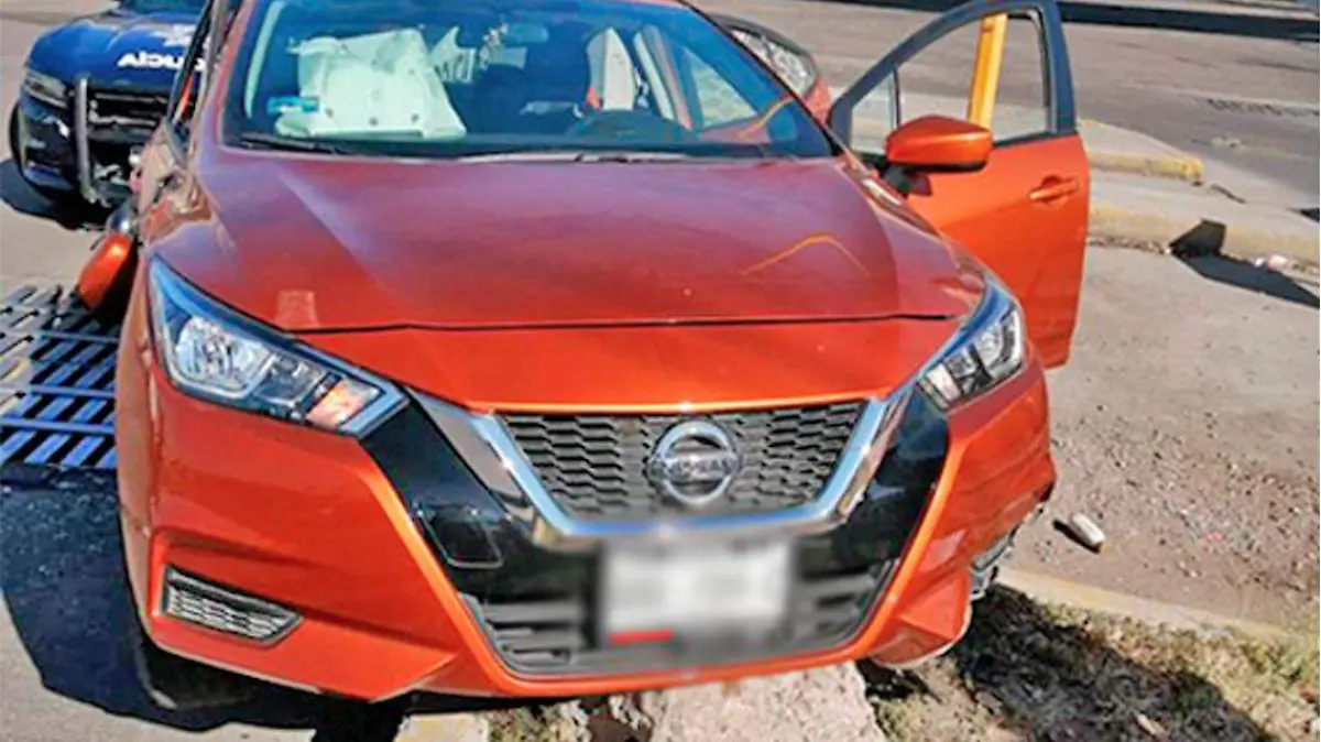 auto se impacta vs camellon 2