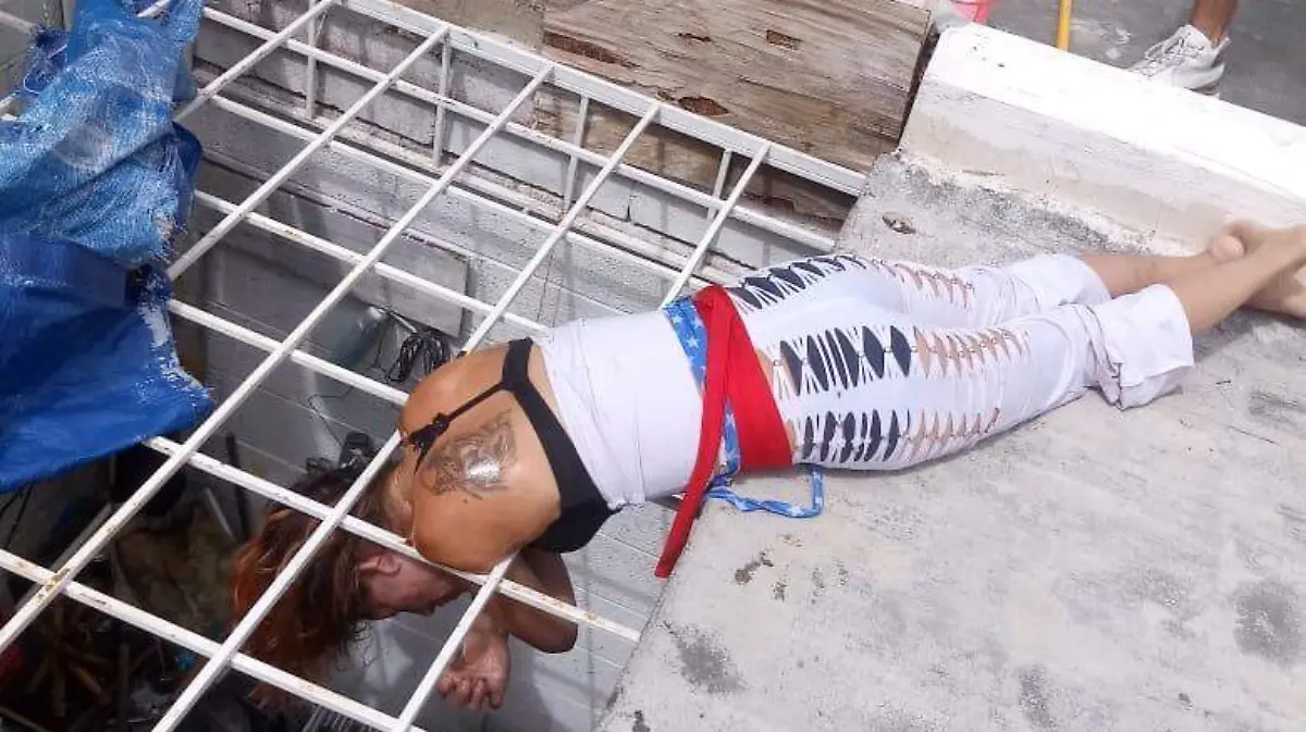 Mujer atorada 2