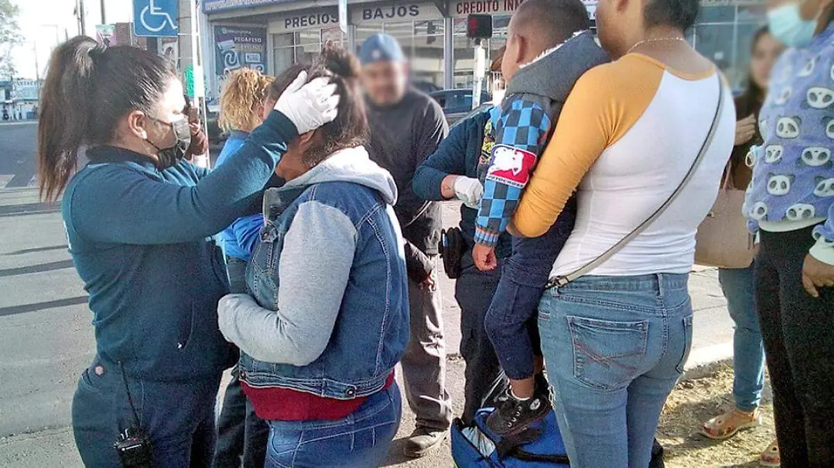 mujeres heridas en choque 4