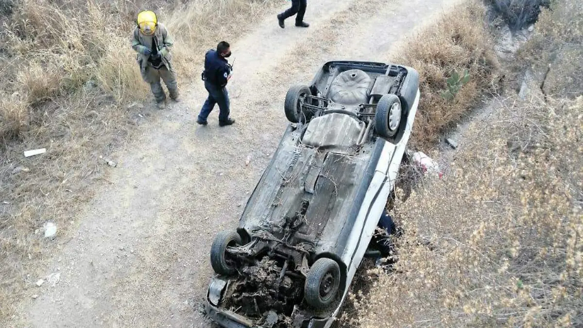 Volcadura auto